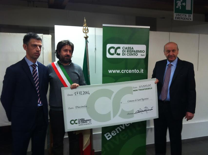 Caricento consegna l'assegno da diecimila euro